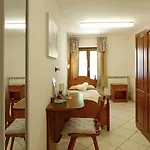 بيت شباب Ou Crierel
